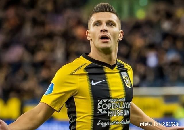 藝的中場擁 藝的中場擁